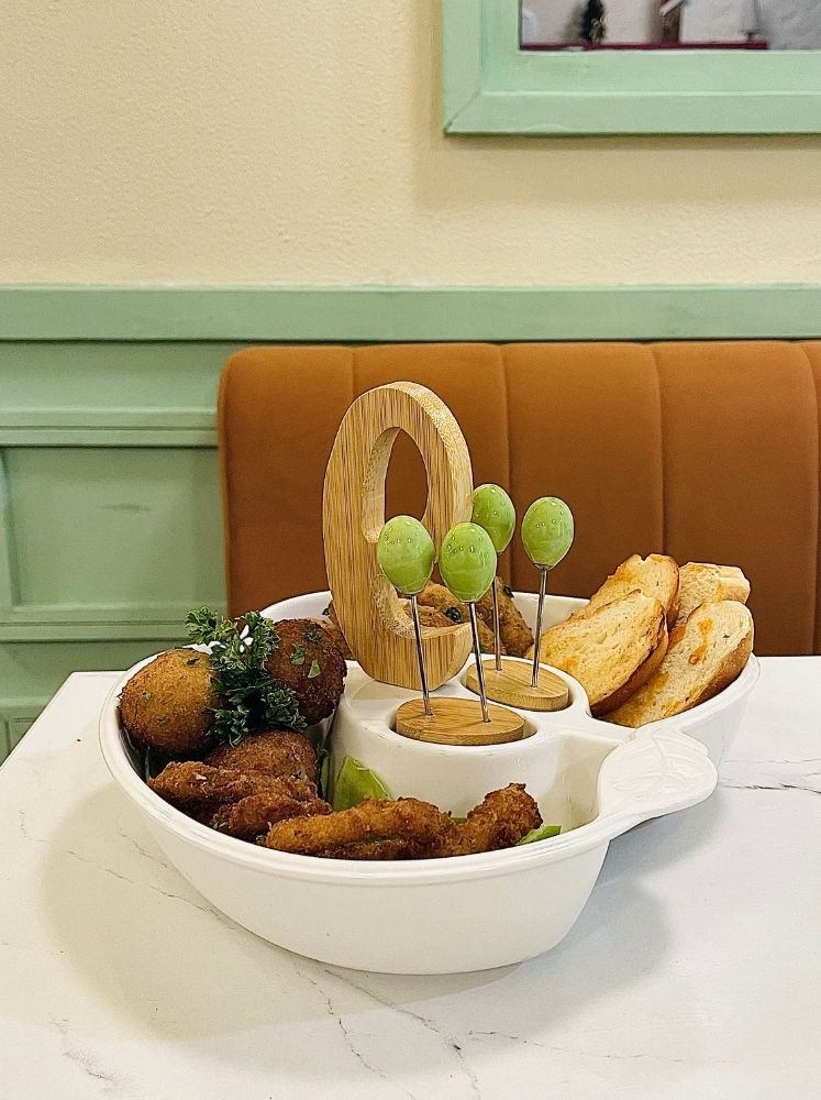 DGN Bamboo Charm Serving Set with Olive Forks